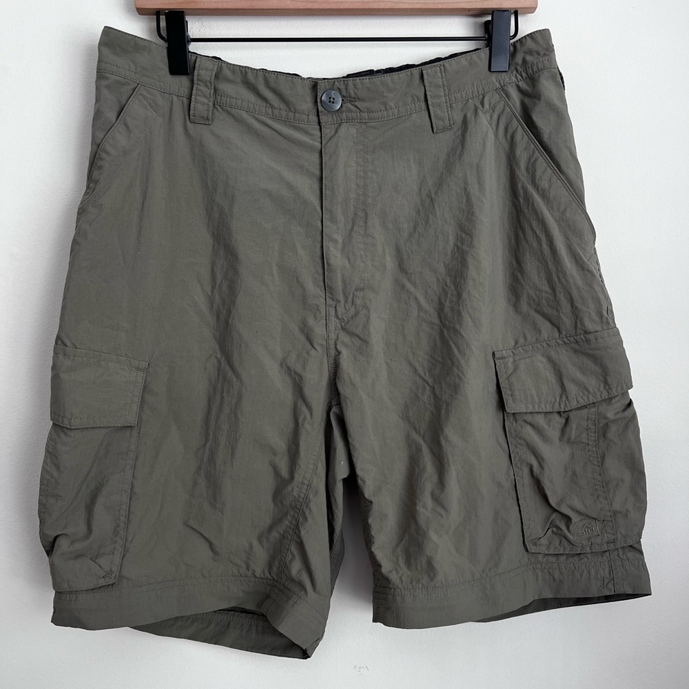 REI men cargo shorts lightweight L 32